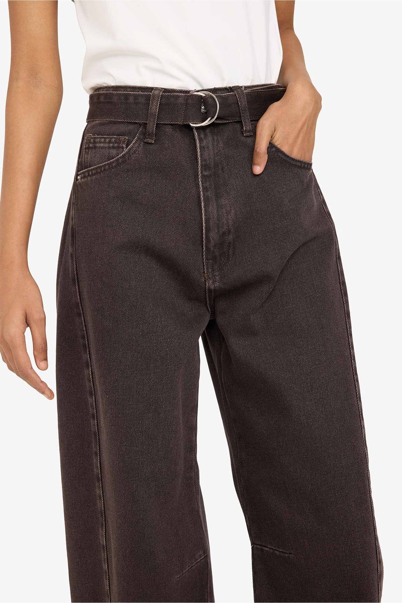 ديفاكتو بنطلون جينز باريل فيت وخصر عالي - Image 4